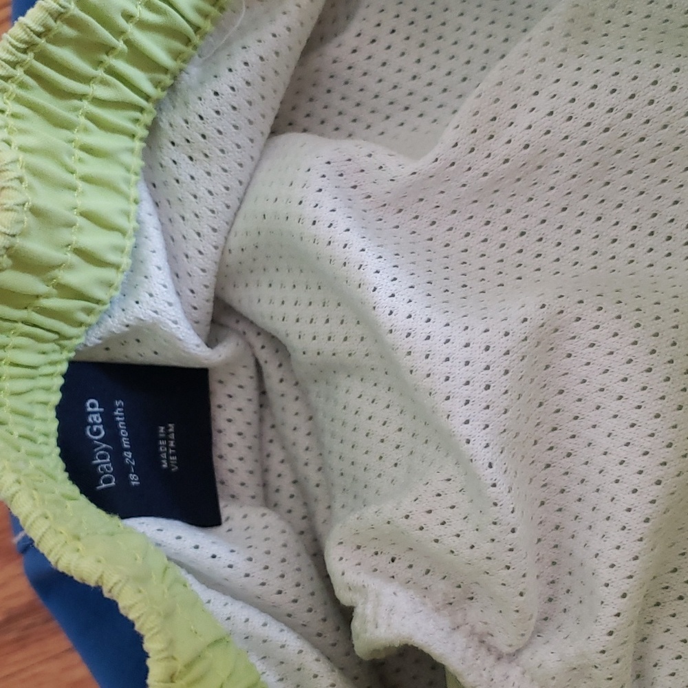 Baby Gap swim trunks 18-24m π - Picture 4 of 4